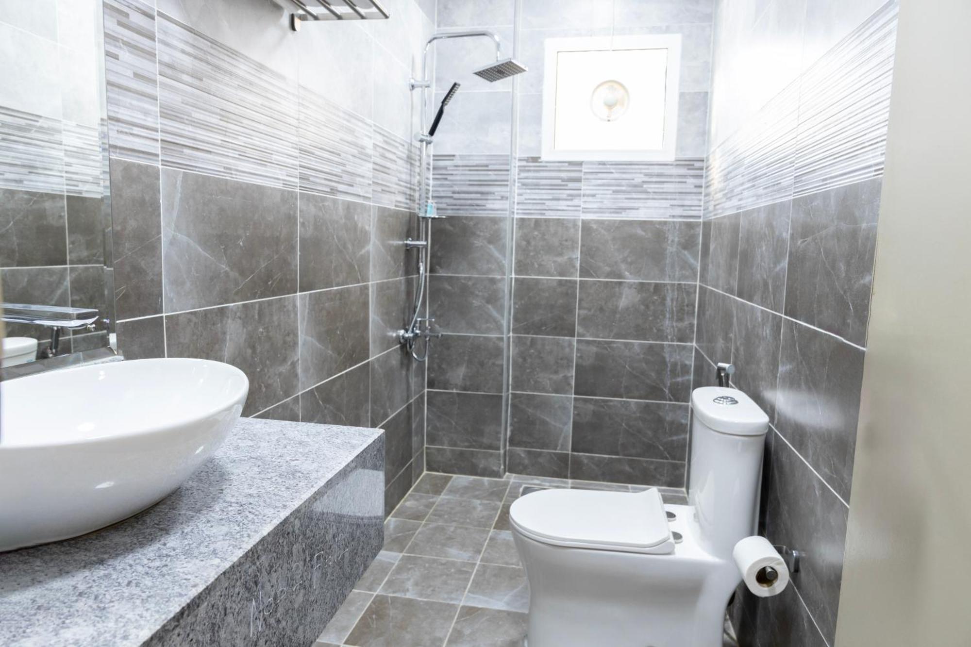 Riviera Suites , Hotel Apartement Sur Luaran gambar